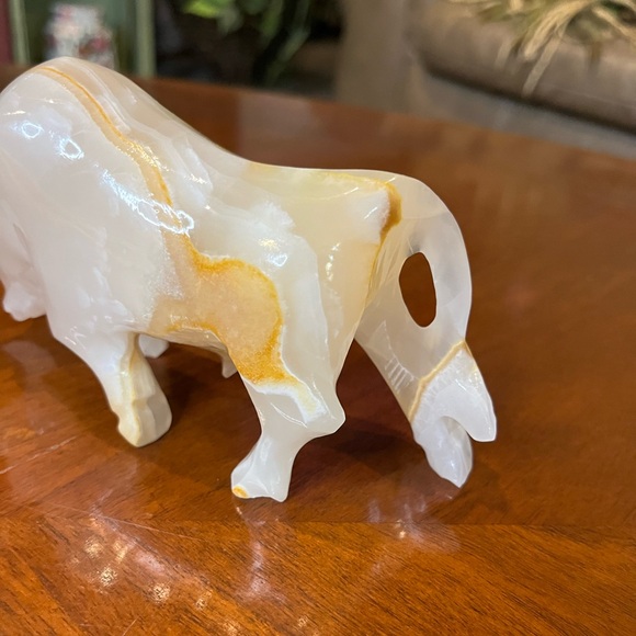 Hand Carved Onyx Bull - Picture 5 of 8